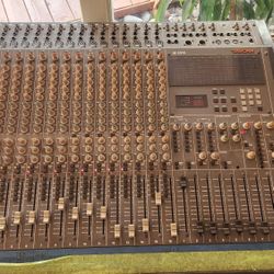 TASCAM 16 Channel Mixer M-2516 Works
