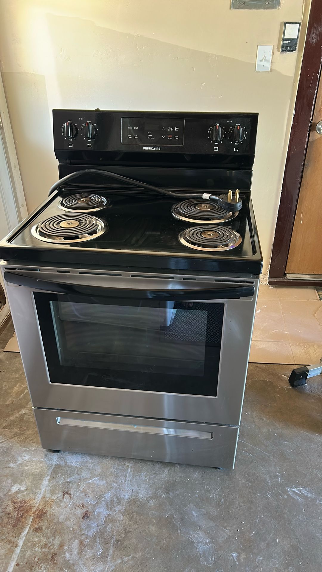 Frigidaire Electric Stove