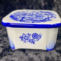 Vintage OTCO Porcelain Trinket  Box Jewelry Vanity Bleu And White Made In Italy.