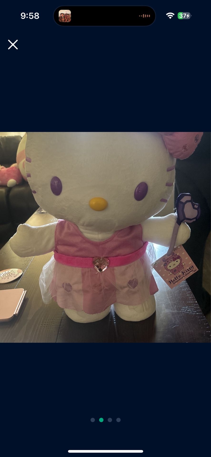 Hello Kitty Valentines Greeter