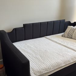 Twin trundle bed
