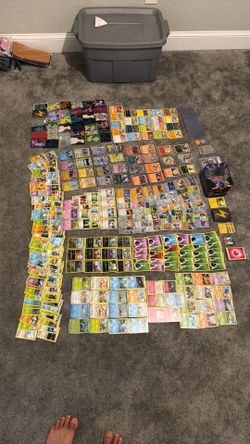 A Big 200+ Pokemon Card Collection