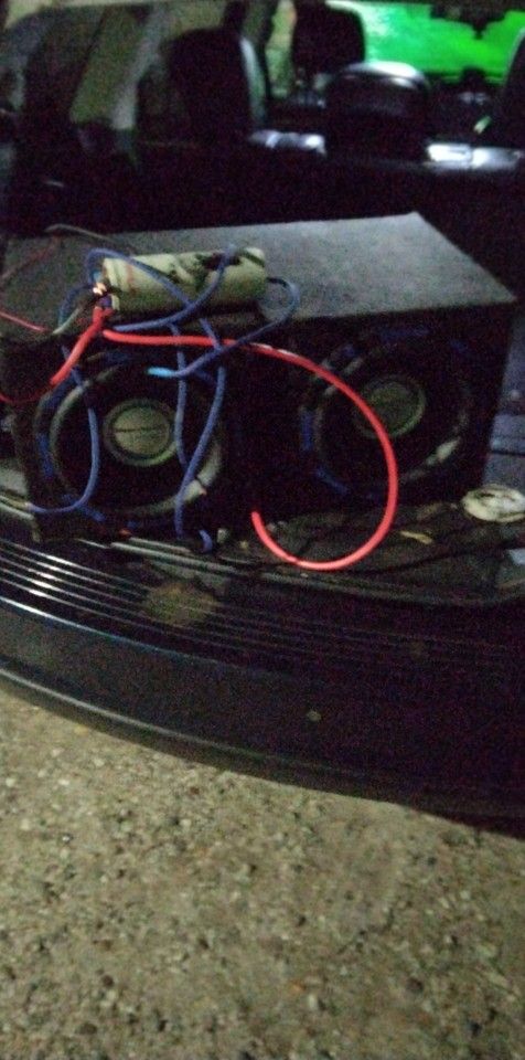 2 2500 Watt Speakers With 5000watt Amp