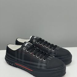 Burberry Shoes 👟 