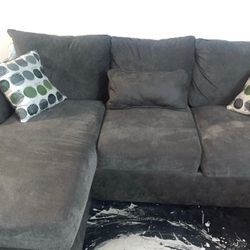 Couch Must Go!!