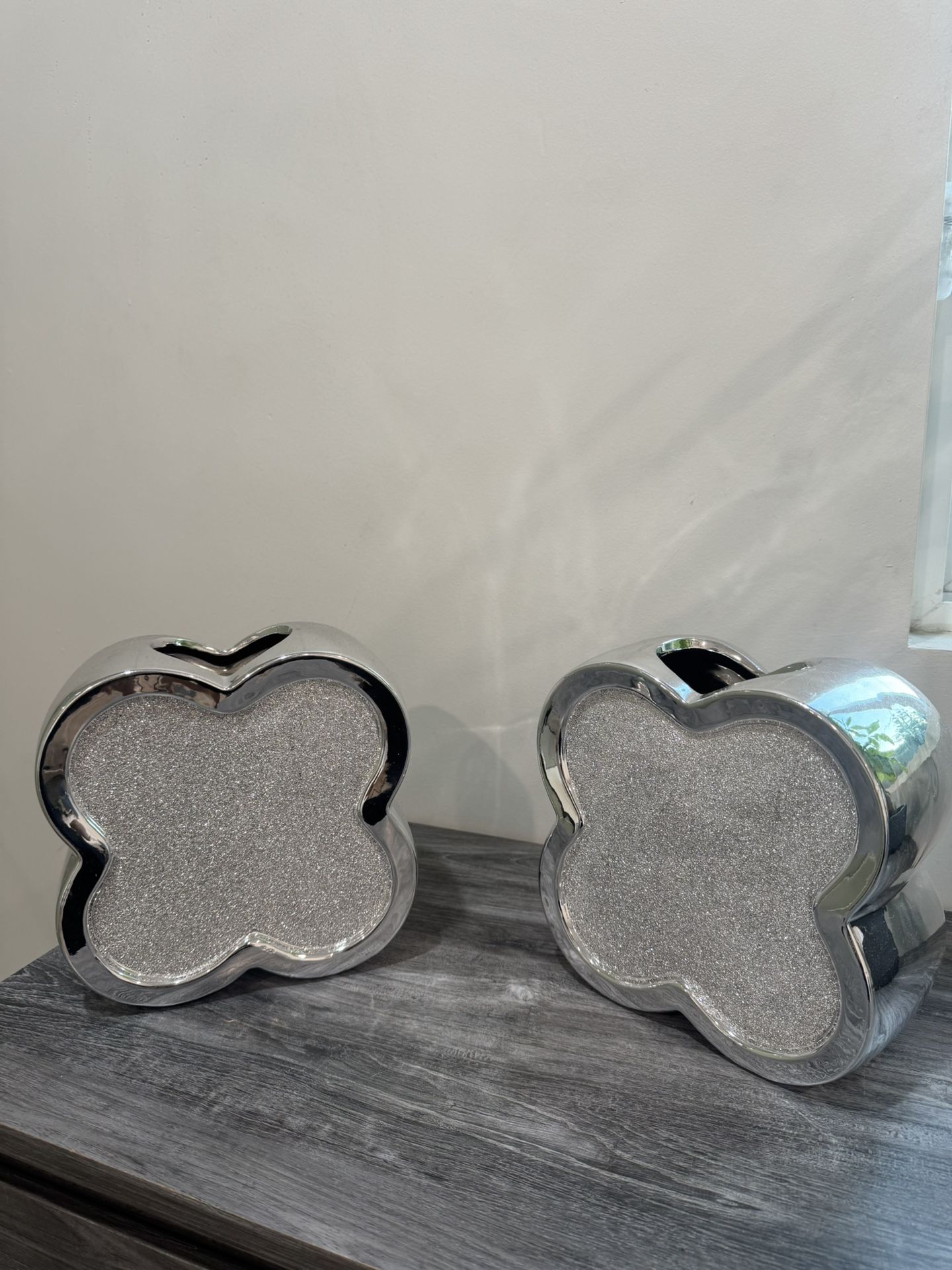 Silver Vase Flower Decor (2)