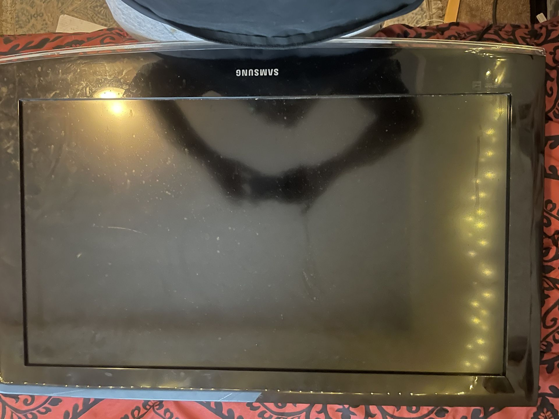 Samsung 32” Flatscreen TV