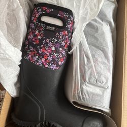 Bogs Women’s Size 8 Rain Boots, New
