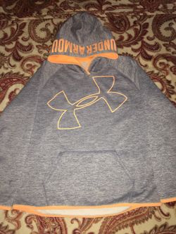 Under Armour Sweatshirts Girls size XL