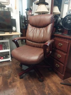 Used  Chair  with  Wheels