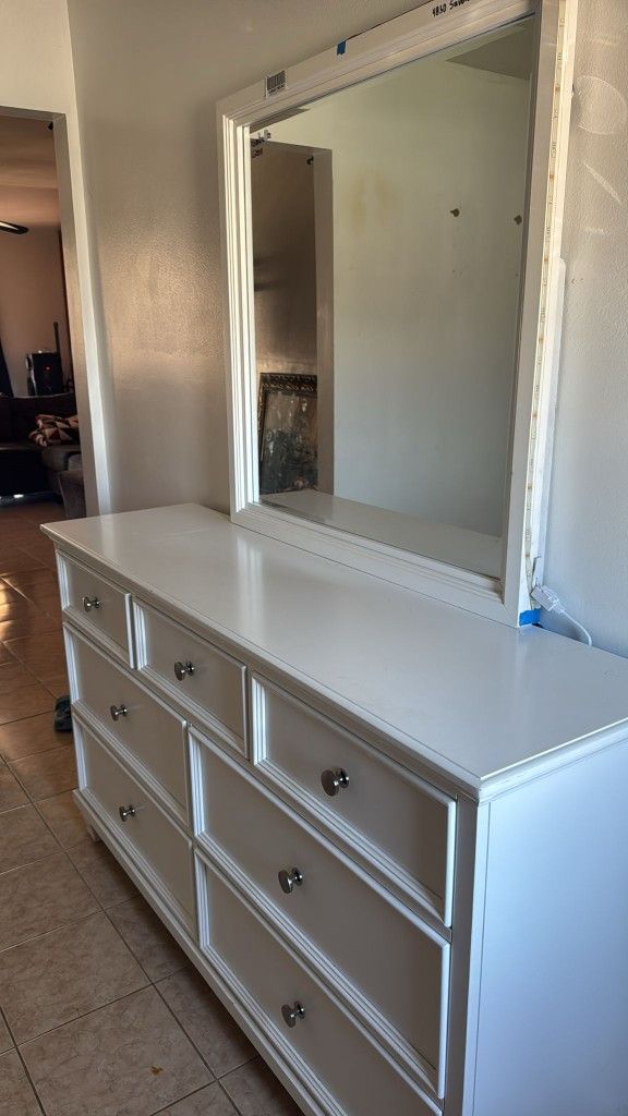 set of drawers