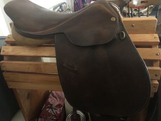 English saddle 15 3/4 collegiate close contact