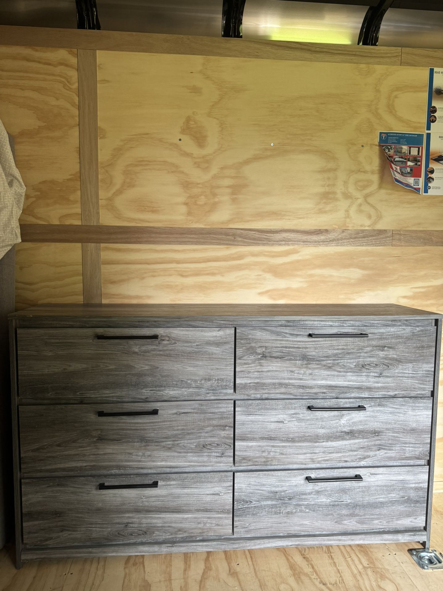 2 Dresser 1 nightstand Bedroom Set