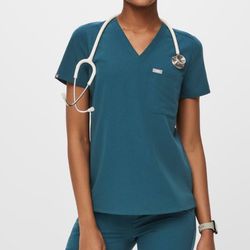 FIGS Women’s Caribbean Blue Scrubs Size: XS Catrina One Pocket Scrub Top with High waisted Livingston Pants