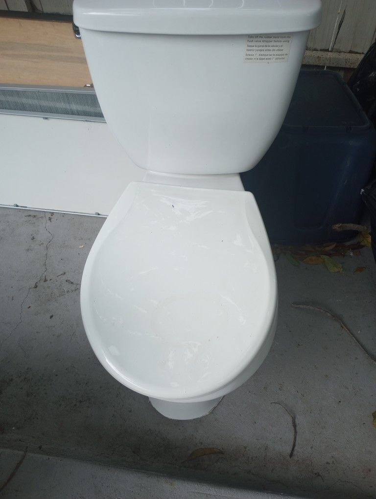 Toilet Glacier Bay for Sale in Miami, FL OfferUp