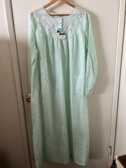 Vintage 2XL Green “Lilys” Shanghai China Hand Embroidered Gown With Butterflies