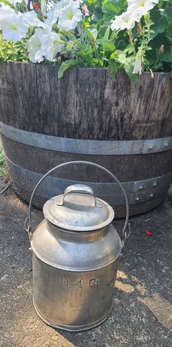 Nice Vintage Silver Metal Dairy Milk Can 4 Qt.