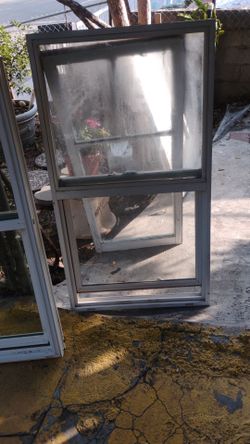 2 vinyl windows