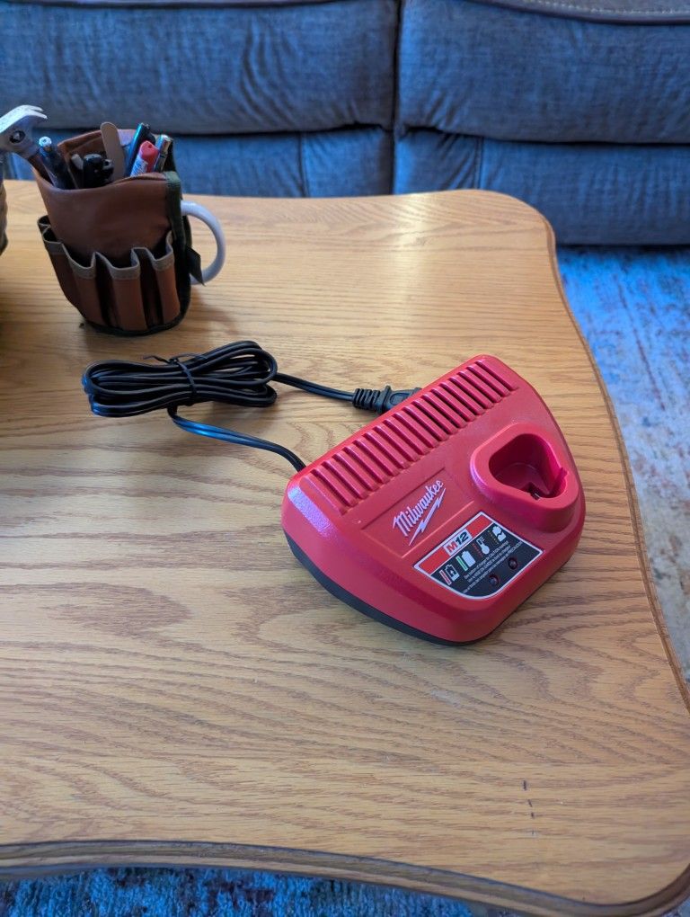 M12 Battery Charger