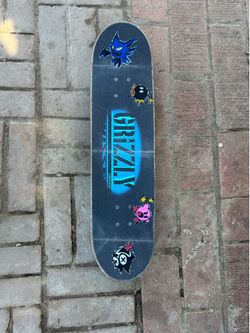 Skateboard (8.25) good condition