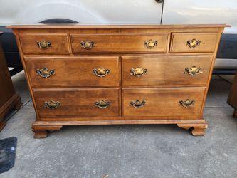 Ethan Allen dresser for Sale in Manteca