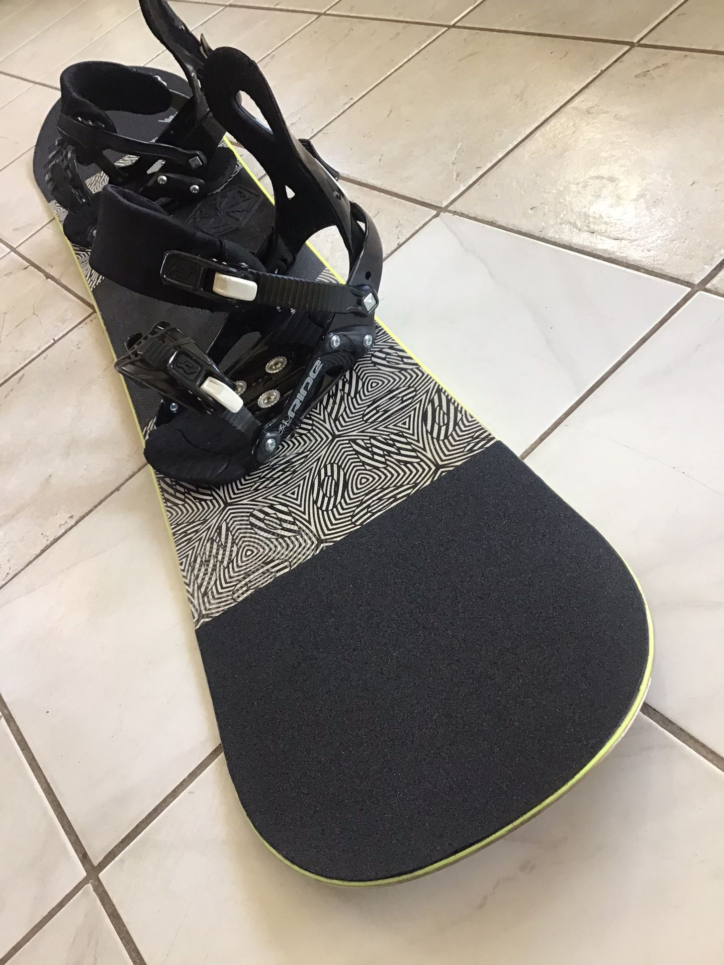 Snowboard Size 146 Burton Dominant w/ Med. Bind.