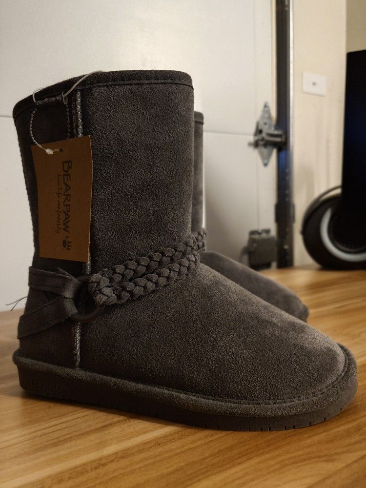 Brand New Women's BEARPAW Adele boots Size 7