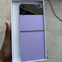 Samsung Galaxy Z Flip 4 256GB Unlocked Any Sim