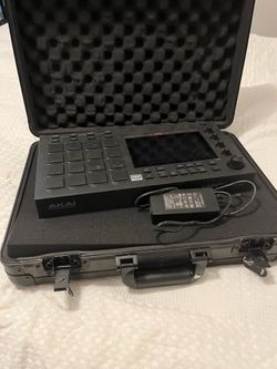 Standalone Music Production Bundle: Akai MPC Live + Magma Hard Case