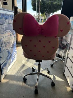 Minnie Mouse vanity chair