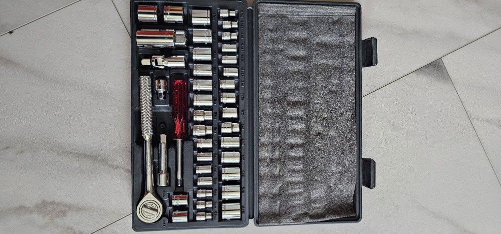 Brookstone 41 Pieces Socket Tool Set