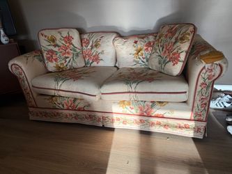 Vintage floral couch for sale!