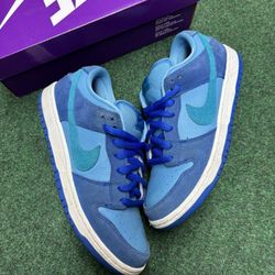NIKE SB LOW BLUE RASPBERRY SIZE 9