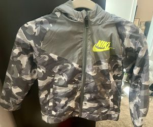Nike Boys Size 7 Lightweight Hooded Jacket