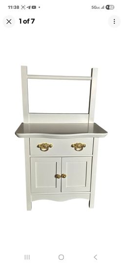 American Girl Samantha Bedside Commode RETIRED. Commode is in excellent played condition. There is some minor wear from play....asking $35.00