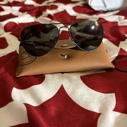 ALL NEW Desiner sunglasses.