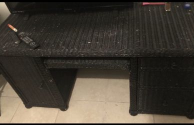 Wicker desk and chair