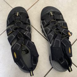 KEEN Men’s Newport H2 Closed Toe Water Sandals Size 13