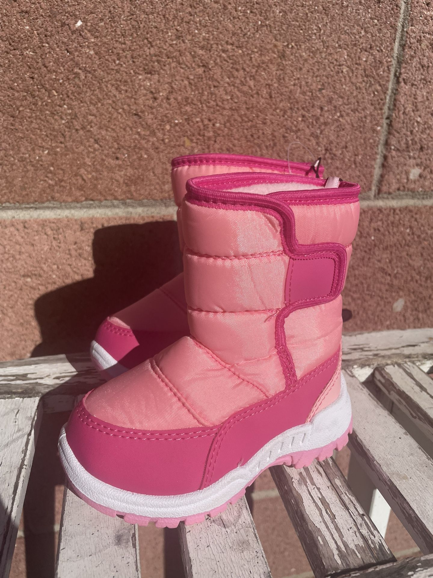 Snow Girls Boots New Size 4