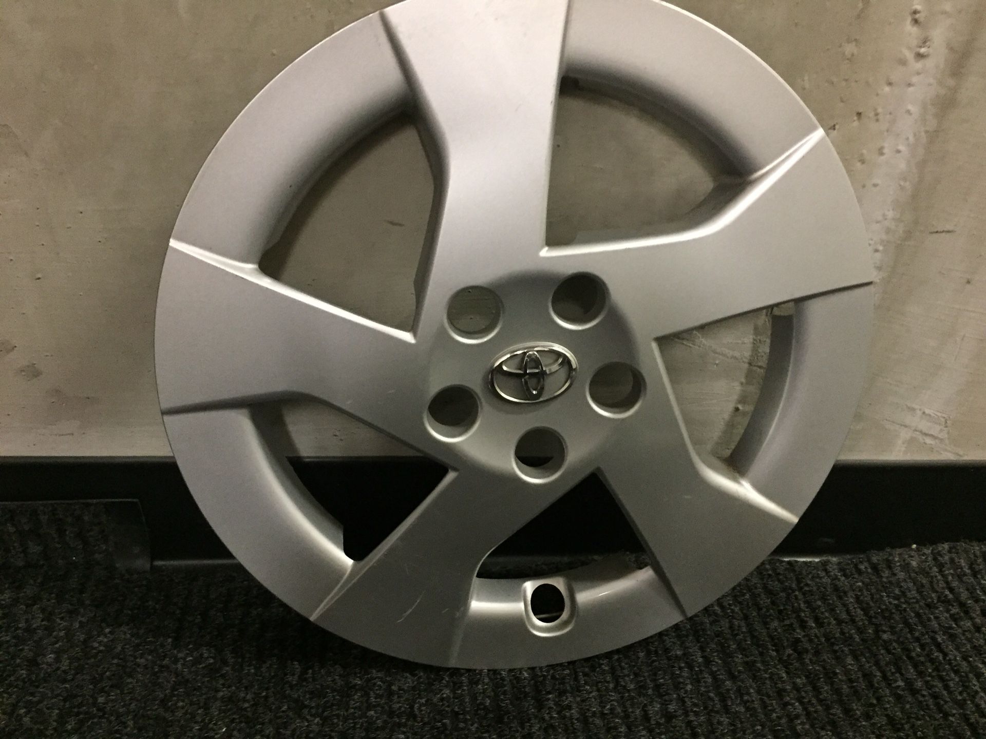 Toyota Prius hubcaps (3)