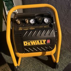 < DEWALT 2.5 Gal. Portable Electric Heavy-Duty 200 PSI Quiet Air Compressor