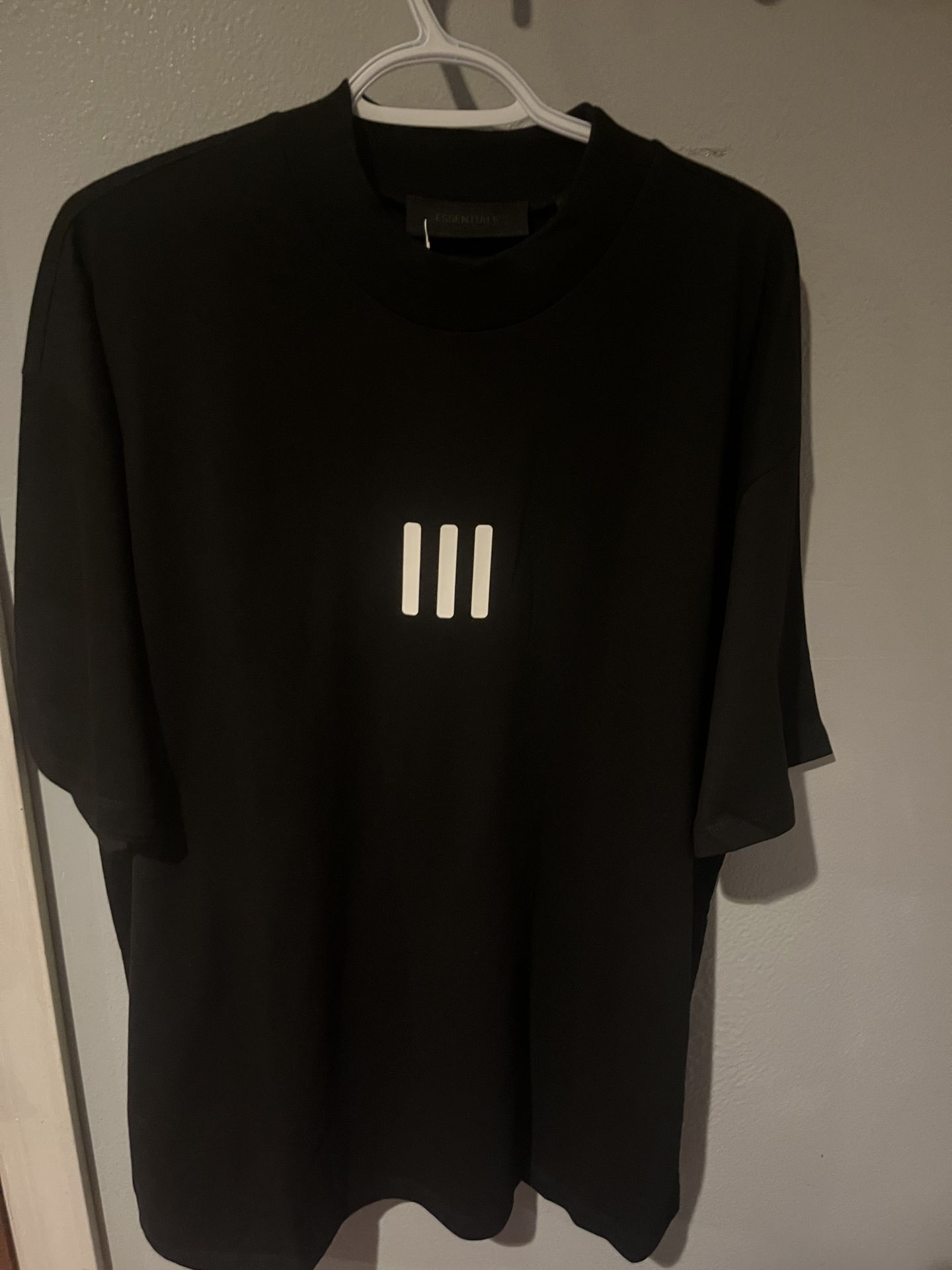ESSENTIALS BLACK TEE SIZE XL