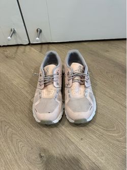 On Women’s Cloud 5 sneakers
