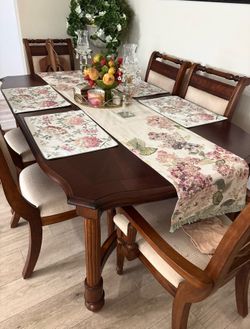 Solid Wood Expandable Dining Table with 8 Chairs