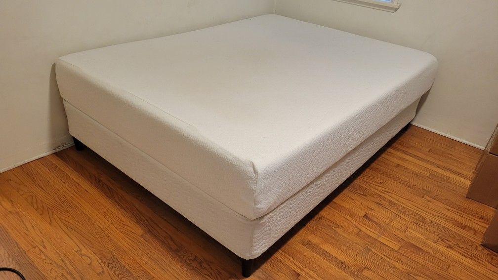 Bed, Queen-sized, White