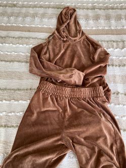 No boundaries velour lounge set M