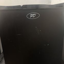 Mini fridge 