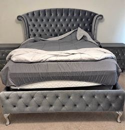Grey velvet Queen size bedroom set