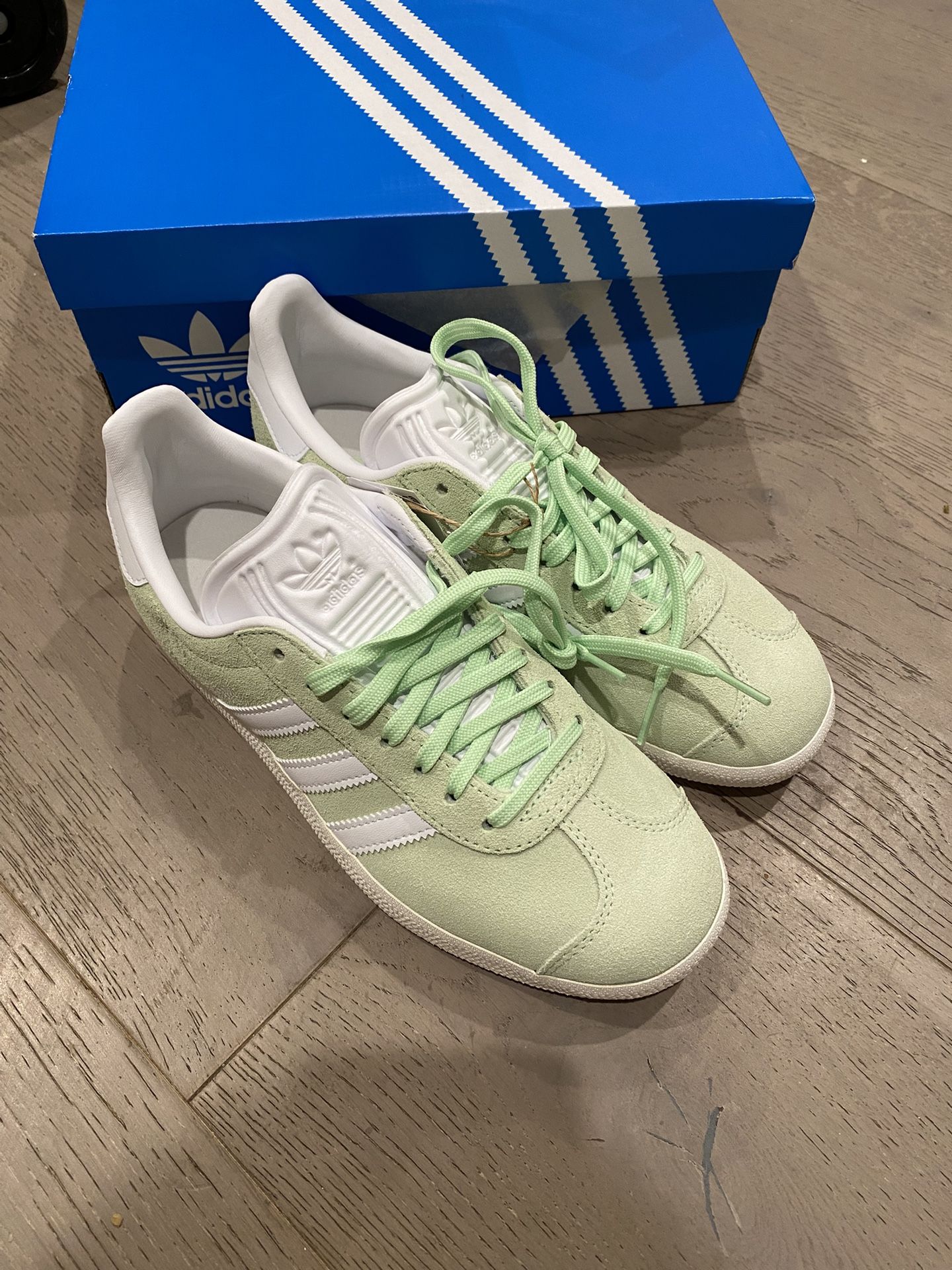 adidas Originals GAZELLE women Sneakers size 6 green