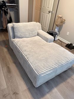 Chaise Lounge